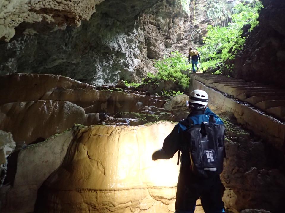 水連洞にてケイビングガイド講習